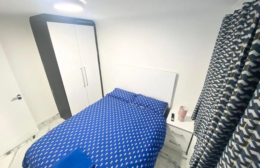 The Royal Boutique Kensington Lodge By London , Sleep 11-1